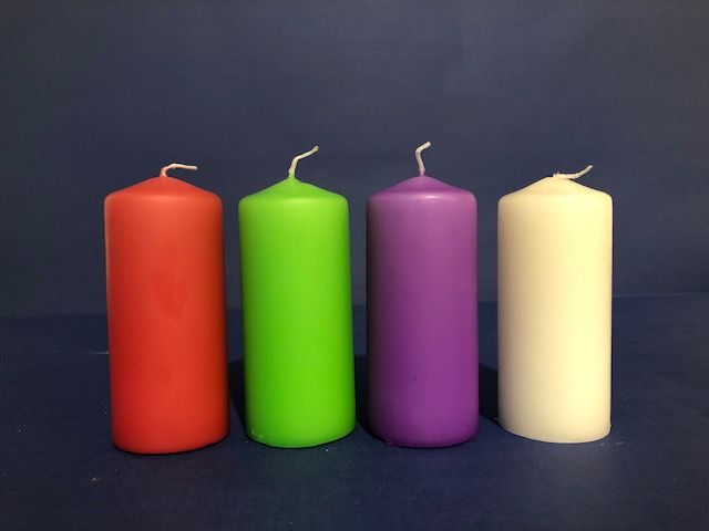 Juego 4 velas taco Adviento casas 4,7x9 cm. Colores